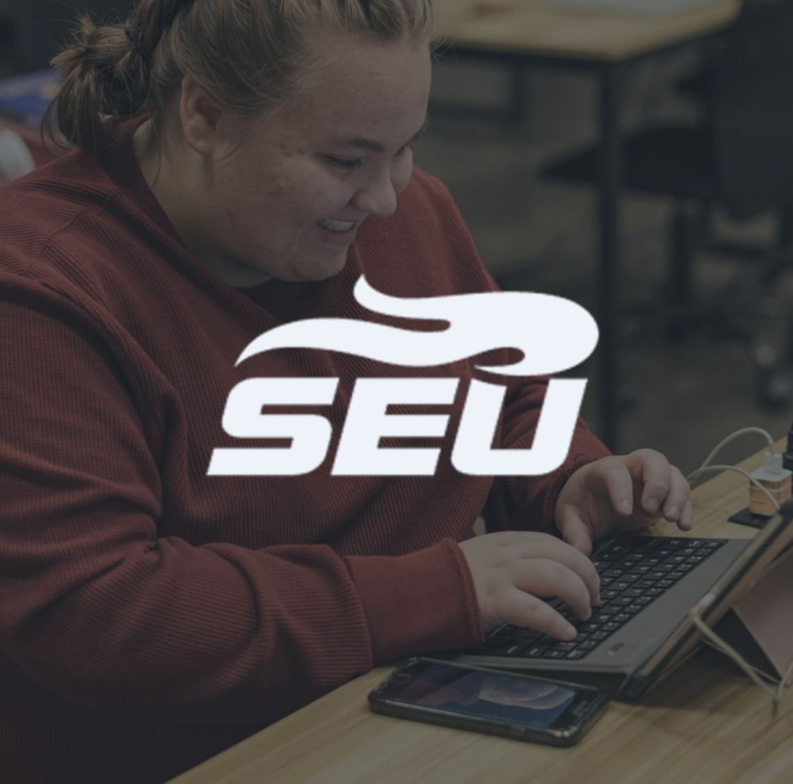 Online student studying through the Southeastern University partnership